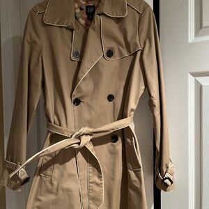 Gap rain coat